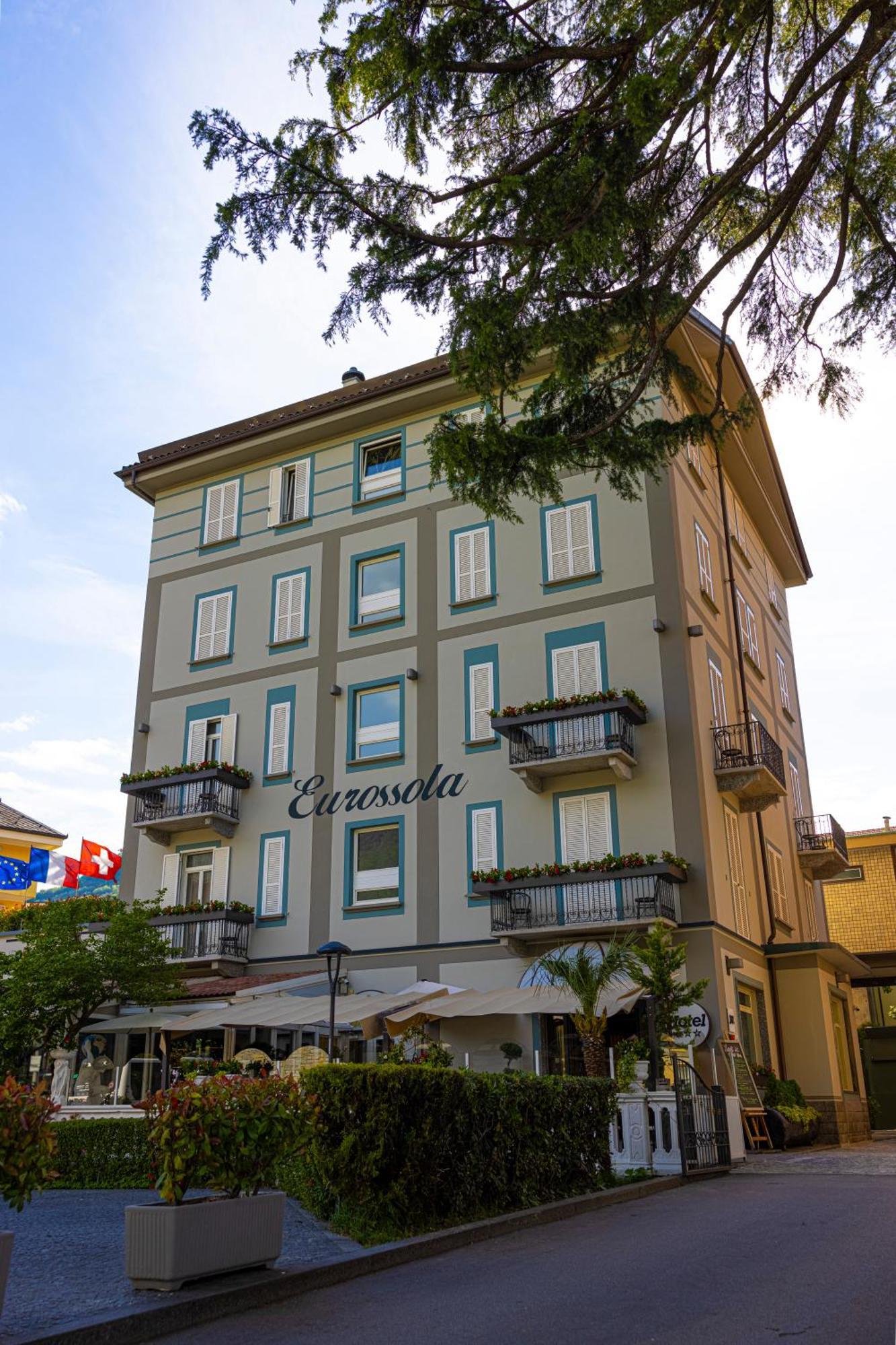 Hotel Ristorante Eurossola โดโมดอสโซลา ภายนอก รูปภาพ